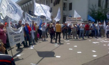 Protest portuar în fața Primăriei Constanța