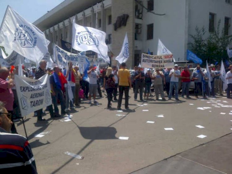 Protest portuar în fața Primăriei Constanța