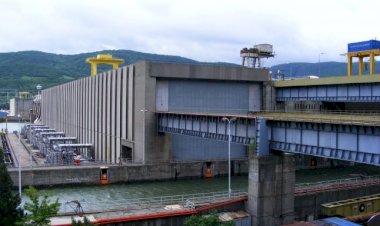 Hidroelectrica vrea să vândă în septembrie un alt lot de 27 de microhidrocentrale