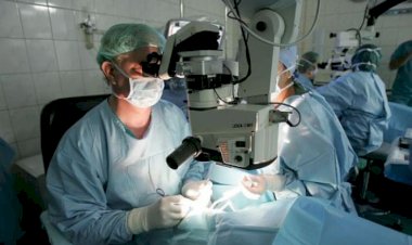 Aproximativ 55.000 de operații de cataractă se fac anual în România