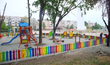 Lucrările de reamenajare a locurilor de joacă se derulează la foc continuu în municipiul Constanța