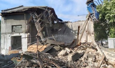 A început demolarea clădirilor insalubre din curtea Spitalului de Boli Infecțioase Constanța
