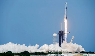 Foto: NASA şi SpaceX au lansat cu succes Crew Dragon către Staţia Spaţială Internaţională