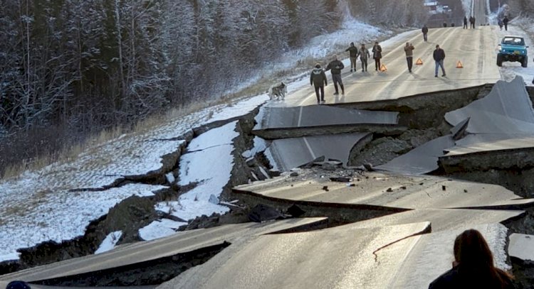 Cutremur puternic cu magnitudine de 7,9 produs în largul peninsulei Alaska