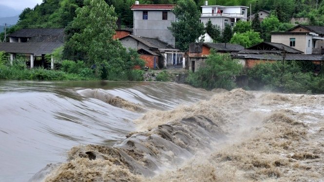 Furtuni puternice şi viituri în China