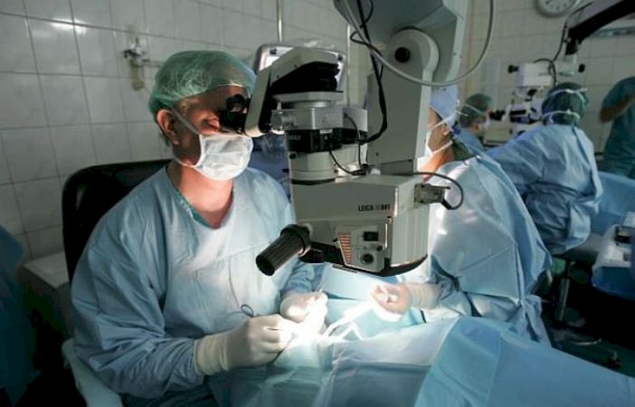 Aproximativ 55.000 de operații de cataractă se fac anual în România