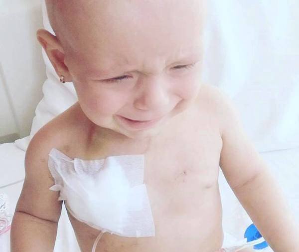 Apel umanitar! O fetiță de 11 luni cere ajutorul oamenilor în lupta cu cancerul