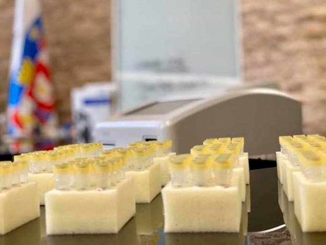 Decebal Făgădău și cei doi viceprimari, au donat 5 aparate  și 5.000 de kituri de testare Spitalului de Boli Infecțioase