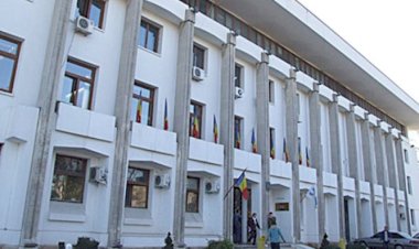 Mai mulți angajați ai Primăriei Constanța au fost testați pozitiv cu COVID-19. Se retricționează total activitățile cu publicul