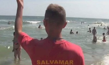 O fetiță de 11 ani a fost la un pas de înec în stațiunea Mamaia. Fetița a fost salvată, este conștientă și cooperantă