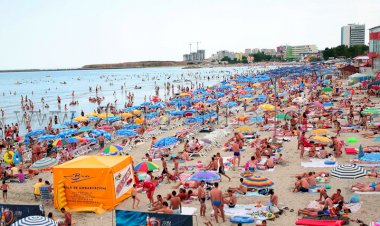 Numărul turiștilor sosiți pe litoral a scăzut semnificativ în primele patru luni în 2020