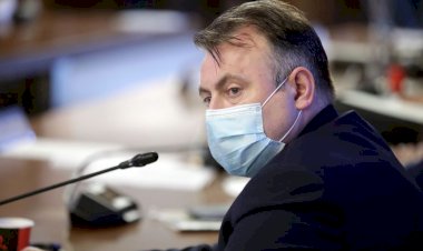 Tătaru: Rata de infectare nu va scădea fără restricții dure. Avem o transmitere comunitară accentuată.