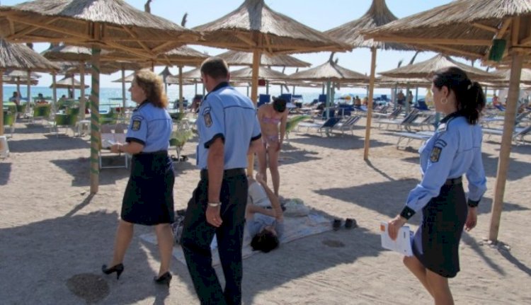 Forțele de ordine intensifică patrulele în Mamaia, după ce mai mulți turiști au făcut o horă în Piațeta Cazino