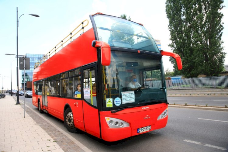 Peste 100 de obiective turistice din Constanța pot fi admirate din autobuze etajate