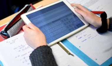 Peste 7.000 de elevi din judeţul Constanţa, fără dispozitive electronice pentru învăţarea on-line