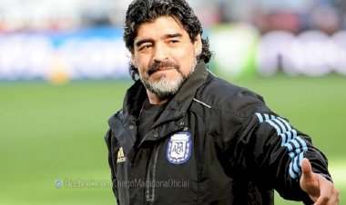 Fostul mare fotbalist Diego Maradona a încetat din viaţă în urma unui stop cardiac