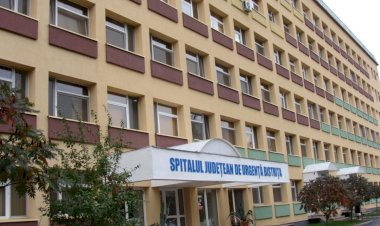 O pacientă internată cu COVID-19 s-a sinucis în baia Spitalului de Urgență Bistriţa