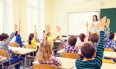 Burse pentru elevi în anul școlar 2020-2021. Câți bani iau școlarii și cine se încadrează