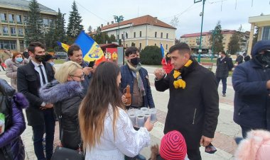 George Simion, primit cu pâine şi palincă la Zalău