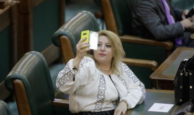 Diana Șoșoacă, prima zi la Senat: Dacă cineva a spus că am venit în groapa cu lei s-a înșelat. Am venit în groapa cu hiene