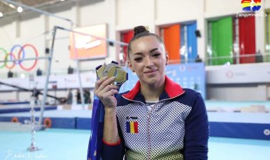 Gimnastele de aur ale României au revenit în țară. Iordache: Aşteptam aceste două titluri cu foarte multă nerăbdare