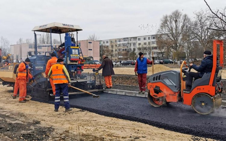 Stadiul lucrărilor de amenajare a parcării situate pe terenul delimitat de străzile Tulcei și Badea Cârțan