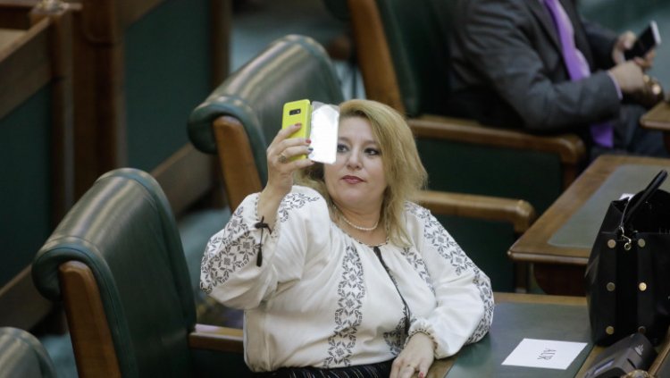 Senatoarea Diana Șoșoacă rămâne sancționată. Senatul i-a respins contestaţia