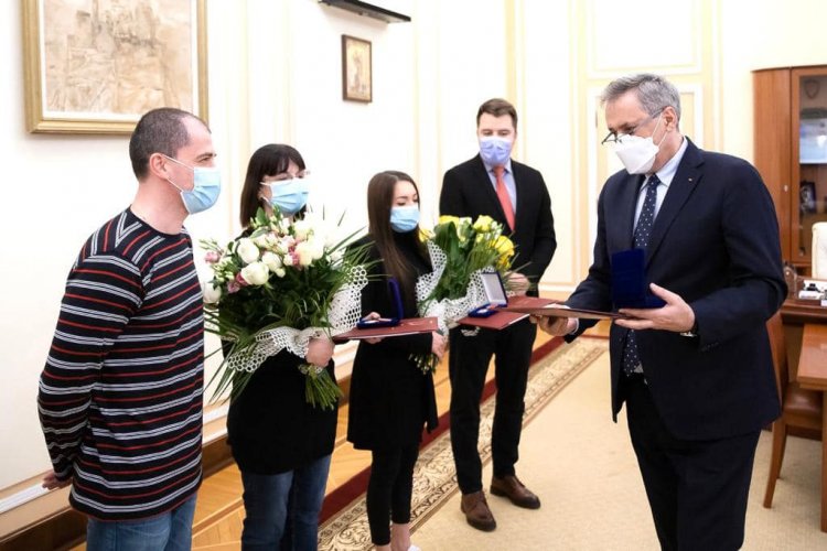 Larisa Iordache şi antrenorii Lăcrămioara şi Cristian Moldovan au primit Emblema de Onoare a MAI