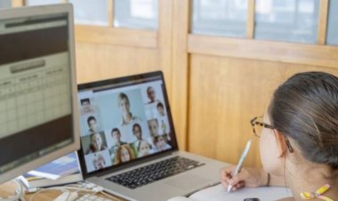 Elevii reîncep luni cursurile online