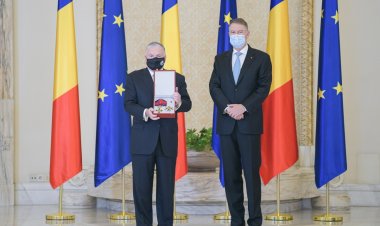 Iohannis l-a decorat pe ambasadorul SUA şi a salutat numărul mare de trupe americane din România