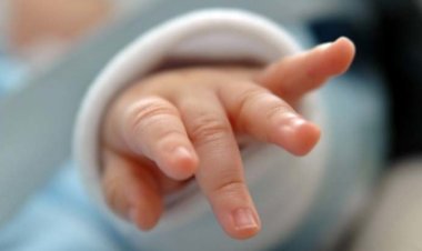 Caz rar în România! Un bebeluș cu două capete a fost născut într-un spital din București