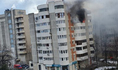 O femeie s-a aruncat de la etaj ca să scape din flăcări