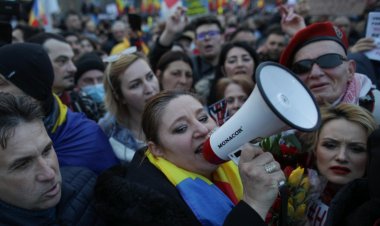 Diana Șoșoacă anunță un nou protest anti-restricții: Nici moartă nu tac. Iohannis să vină în piață, să discute cu poporul