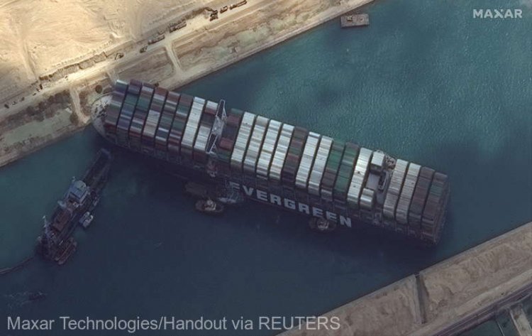 Zece nave la bordul cărora se află peste 130.000 de animale vii din România, blocate în canalul Suez