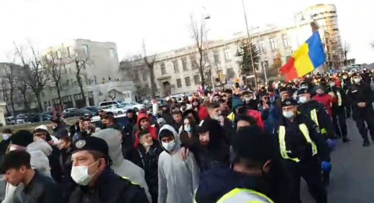 Proteste anti-restricții pentru a treia zi: Vrem democrație, nu pușcărie! Nu vă fie frică, Constanța se ridică!