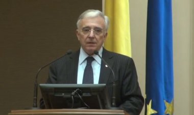 Mugur Isărescu a sesizat CCR în procesul în care e acuzat că a fost colaborator al Securității