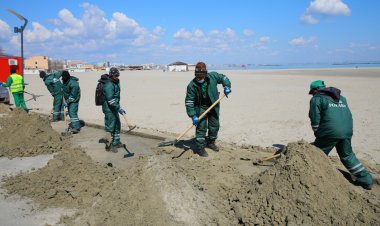Stațiunea Mamaia a intrat în curățenie generală