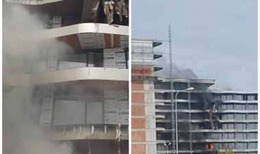 Incendiu la un bloc din Mamaia Nord. Focul a pornit de la un lift exterior al clădirii