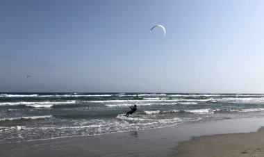 Un tânăr care făcea kitesurfing, a murit la Neptun