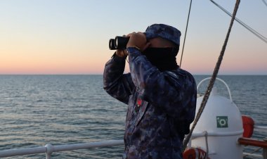 Studenții de la Academia Navală Mircea cel Bătrân participă la un marș de instrucție cu nava-școală Mircea