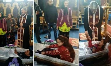 Tineri băgaţi în sicriu şi puşi să jure pe Biblie că nu au întreținut relații sexuale