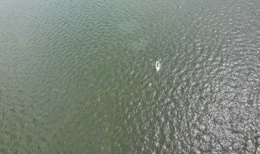 Un velier cu trei persoane la bord s-a răsturnat pe lacul Siutghiol