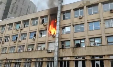 Incendiu la Spitalul de copii din Iaşi. Focul arde cu flacără puternică.