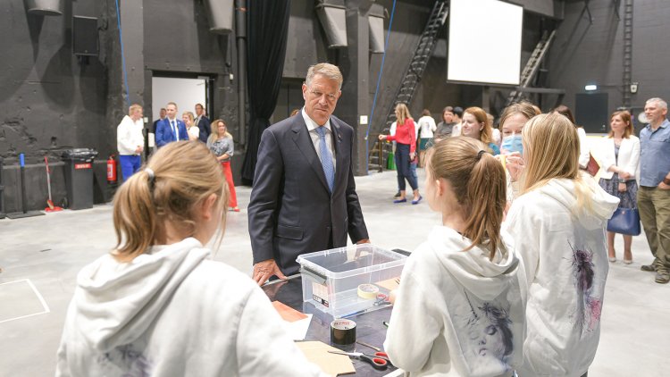 Klaus Iohannis a vizitat Unicorn Squad, o școală de robotică pentru fete din Estonia