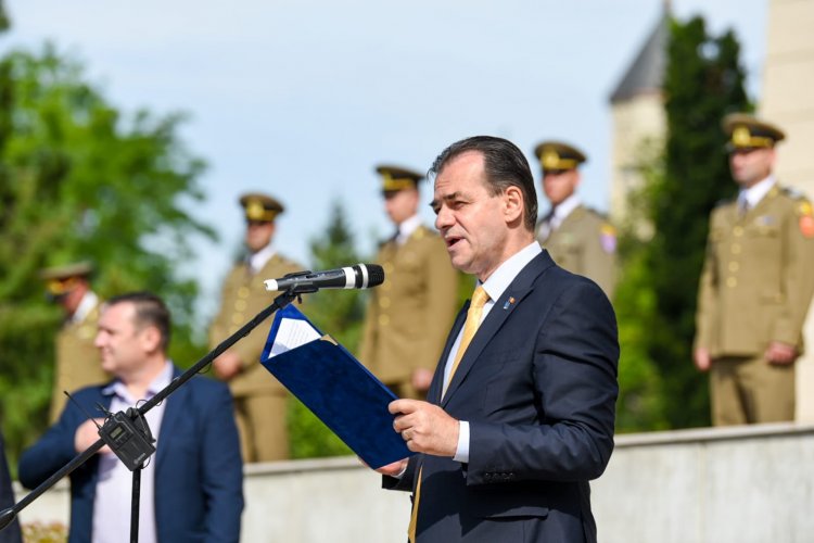 Orban: Drapelul tricolor este o parte a vieţii fiecărui român