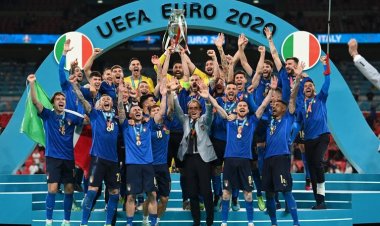 Italia câștigă al doilea titlu european după  53 de ani