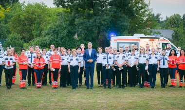 Medici şi asistenţi medicali, decoraţi de Klaus Iohannis: Dumneavoastră, salvatorii noştri, meritaţi respectul nostru!