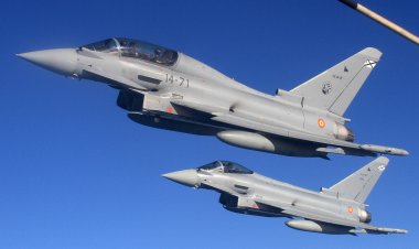 Avion rusesc interceptat deasupra Mării Negre de două aeronave britanice Eurofighter Typhoon