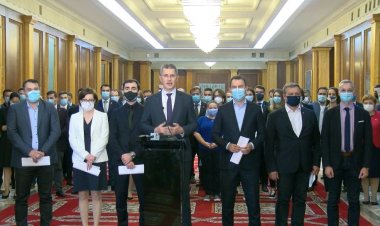Miniștrii USR PLUS și-au dat demisia din Guvern. Barna: Așa nu se mai poate!