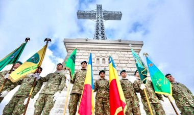 Reabilitarea Crucii Caraiman, finalizată. Ciucă: Militarii au reuşit să se ridice la înălţimea misiunii